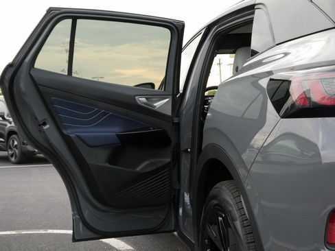 New 2025 Volkswagen ID.4 Pro S image 34