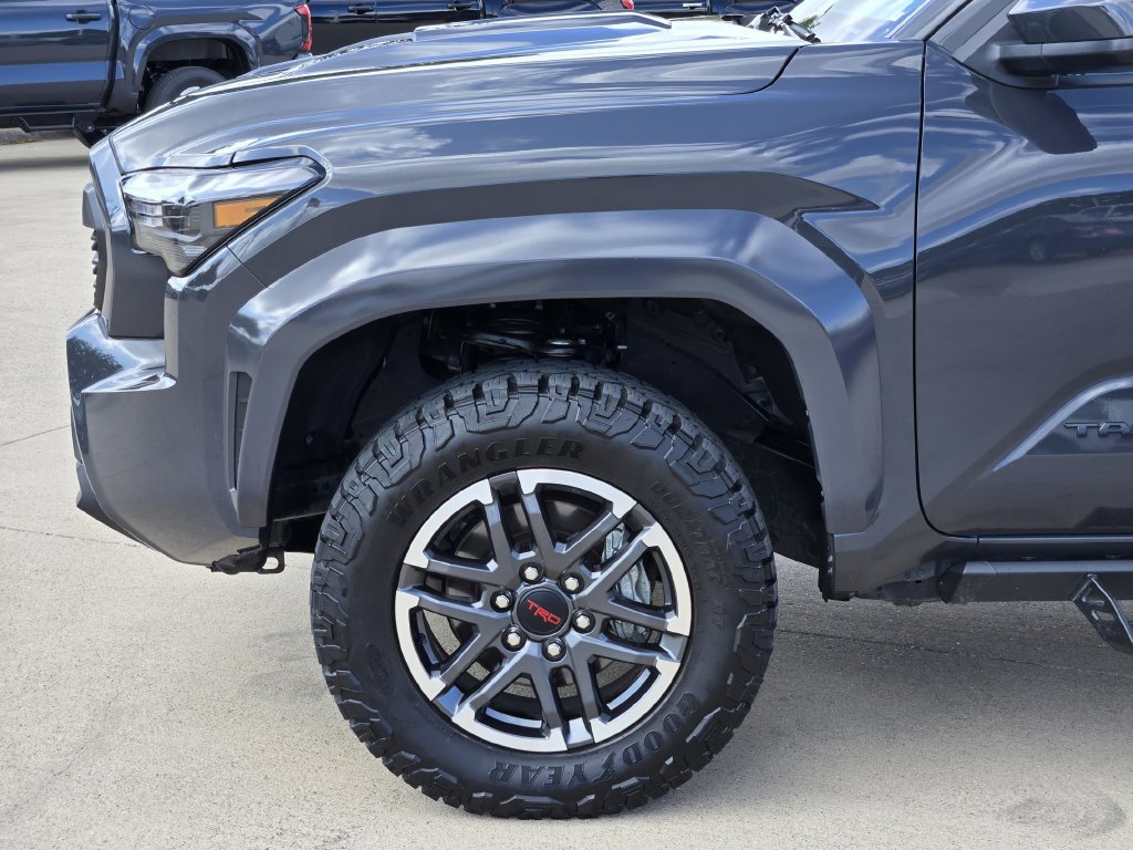 Used 2025 Toyota Tacoma TRD Sport AWD/4WD image 7