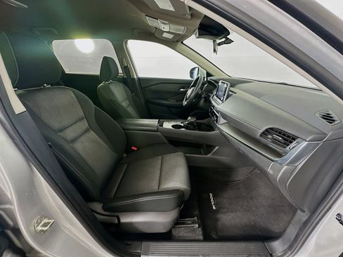 Used 2024 Nissan Rogue SV image 30