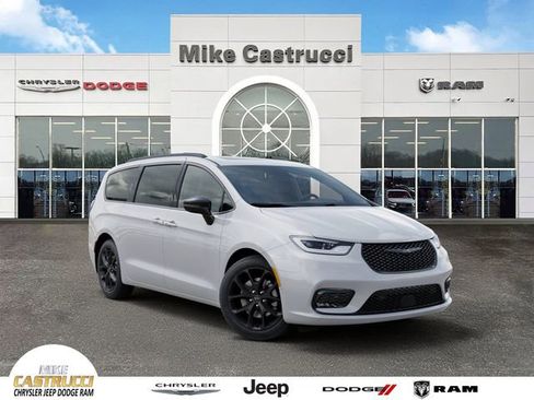 New 2026 Chrysler Pacifica Limited w/ S Appearance Package AWD/4WD image 1