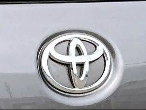 Used 2015 Toyota Sienna LE image 29