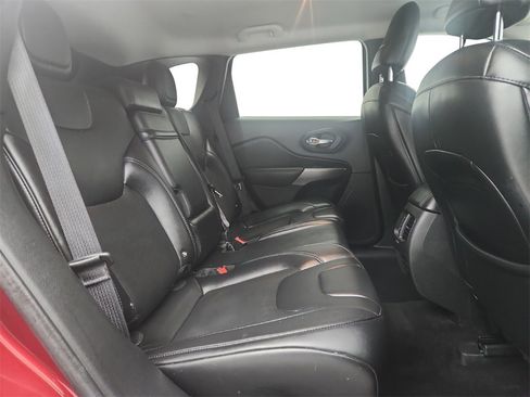 Used 2019 Jeep Cherokee Latitude Plus image 23