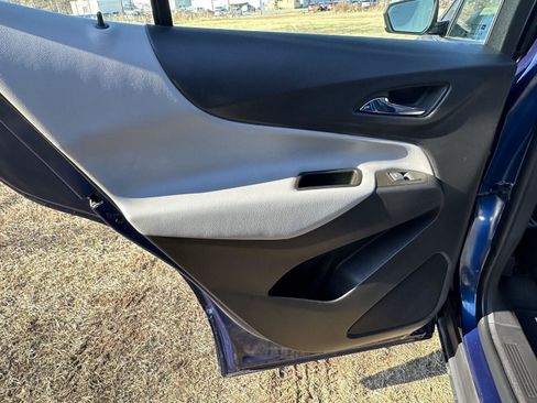 Used 2023 Chevrolet Equinox LS image 16