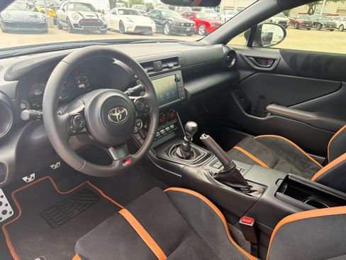 Used 2025 Toyota GR86 Hakone Edition RWD image 6