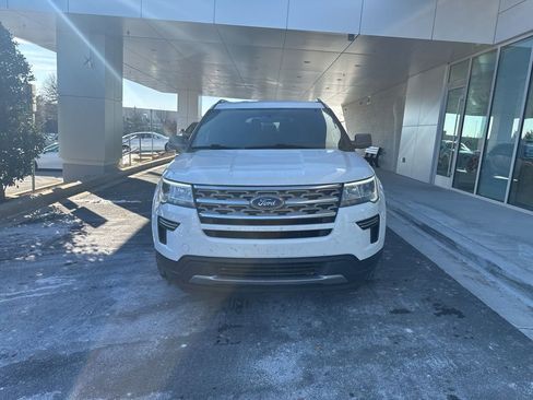 Used 2018 Ford Explorer XLT image 11