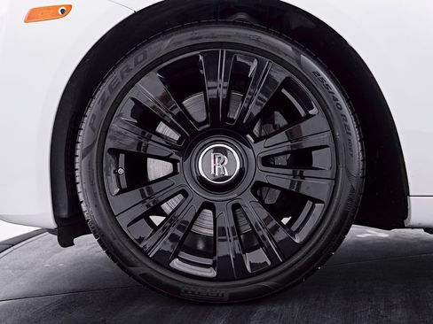Used 2018 Rolls-Royce Ghost RWD image 3