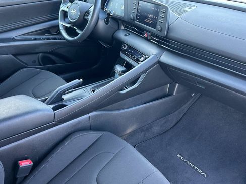 Used 2025 Hyundai Elantra Sport FWD image 14