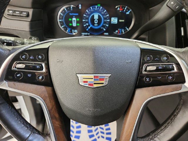 Used 2017 Cadillac Escalade Luxury AWD/4WD image 16