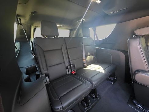 Used 2022 GMC Yukon XL Denali image 10