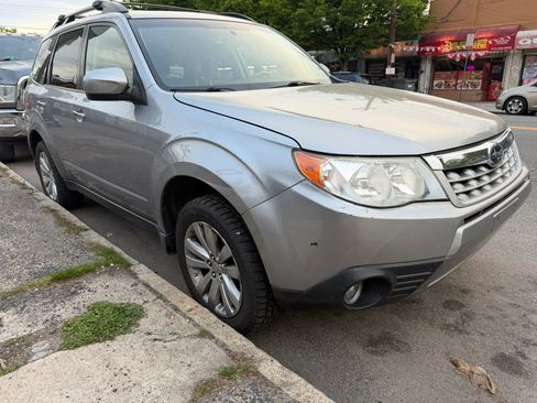 Used 2011 Subaru Forester 2.5X Limited AWD/4WD image 2