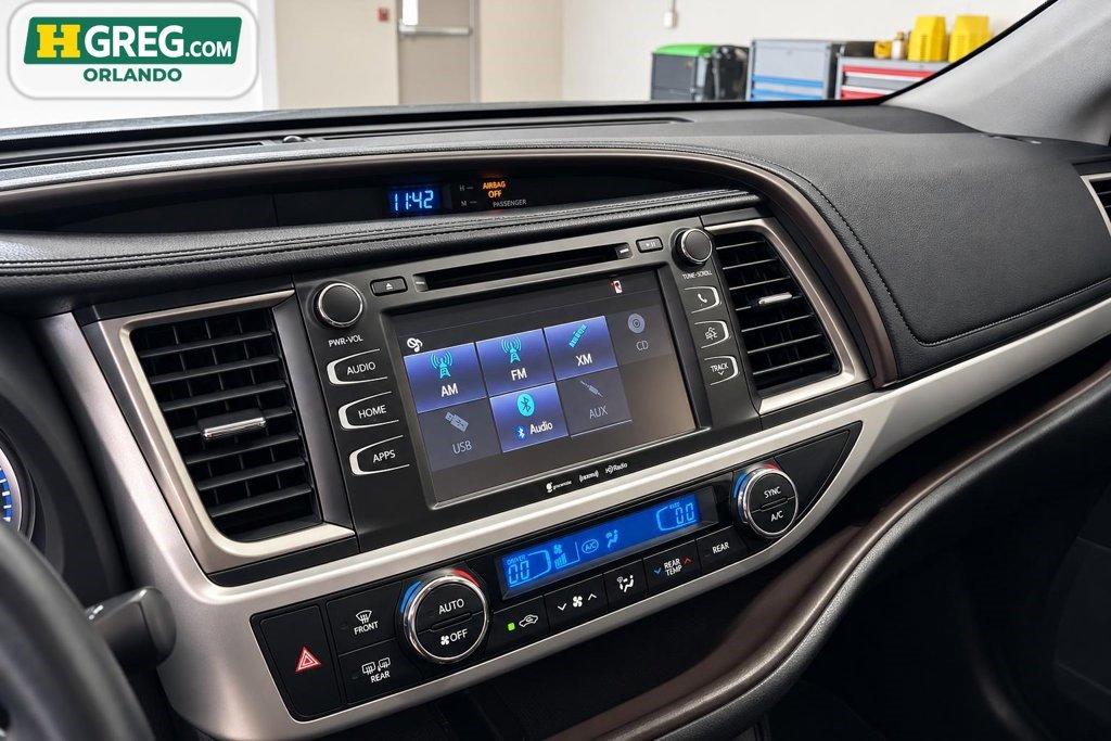 Used 2019 Toyota Highlander Plus AWD/4WD image 16