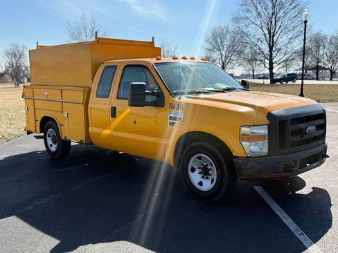 Used 2009 Ford F350 XL image 3