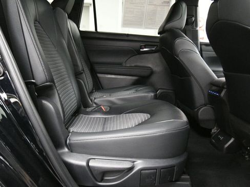 Used 2022 Toyota Highlander XSE image 26