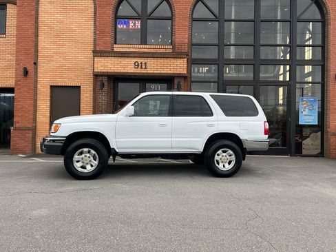 Used 1999 Toyota 4Runner SR5 AWD/4WD image 4