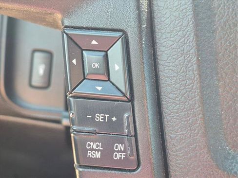 Used 2015 Ford Expedition XLT AWD/4WD image 12