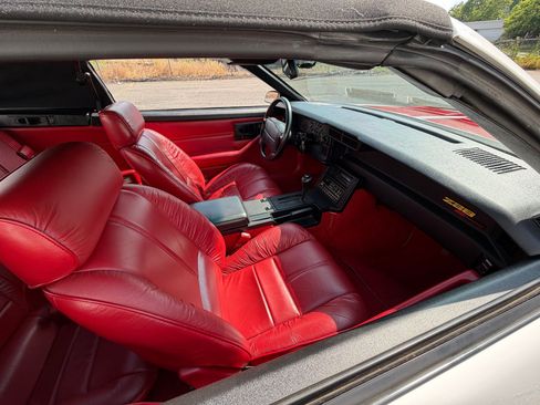 Used 1992 Chevrolet Camaro Z28 RWD image 26
