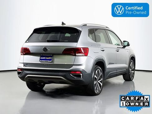 Certified 2022 Volkswagen Taos SE w/ Panoramic Sunroof Package FWD image 7