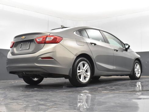 Used 2018 Chevrolet Cruze LT w/ Convenience Package FWD image 21