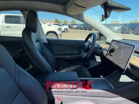 Used 2022 Tesla Model Y Long Range AWD/4WD image 22