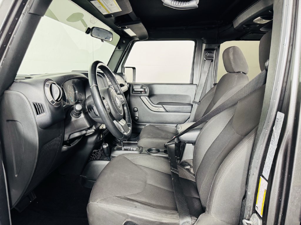 Used 2018 Jeep Wrangler Unlimited Sport w/ Connectivity Group AWD/4WD image 5