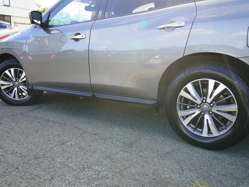 Used 2017 Nissan Pathfinder SL FWD image 6
