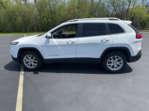 Used 2016 Jeep Cherokee Latitude w/ Cold Weather Group AWD/4WD image 2