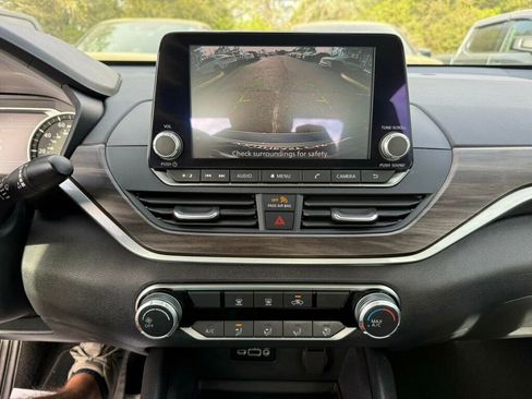 Used 2025 Nissan Altima 2.5 SV image 6