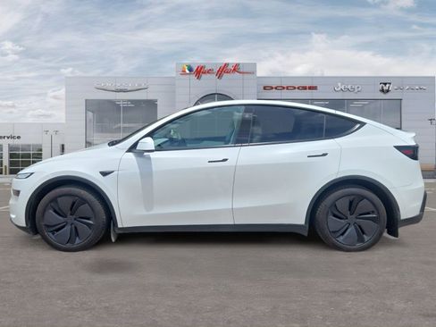 Used 2026 Tesla Model Y Long Range AWD/4WD image 2