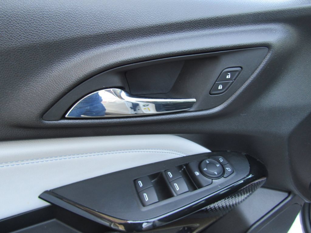 Used 2025 Chevrolet Trax LT w/ LT Convenience Package FWD image 19