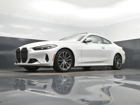 Used 2024 BMW 430i Coupe w/ Convenience Package RWD image 38