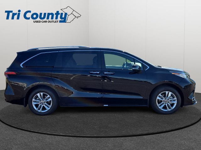 Certified 2026 Toyota Sienna Limited FWD image 9