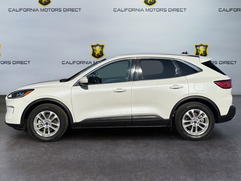 Used 2020 Ford Escape SE image 2