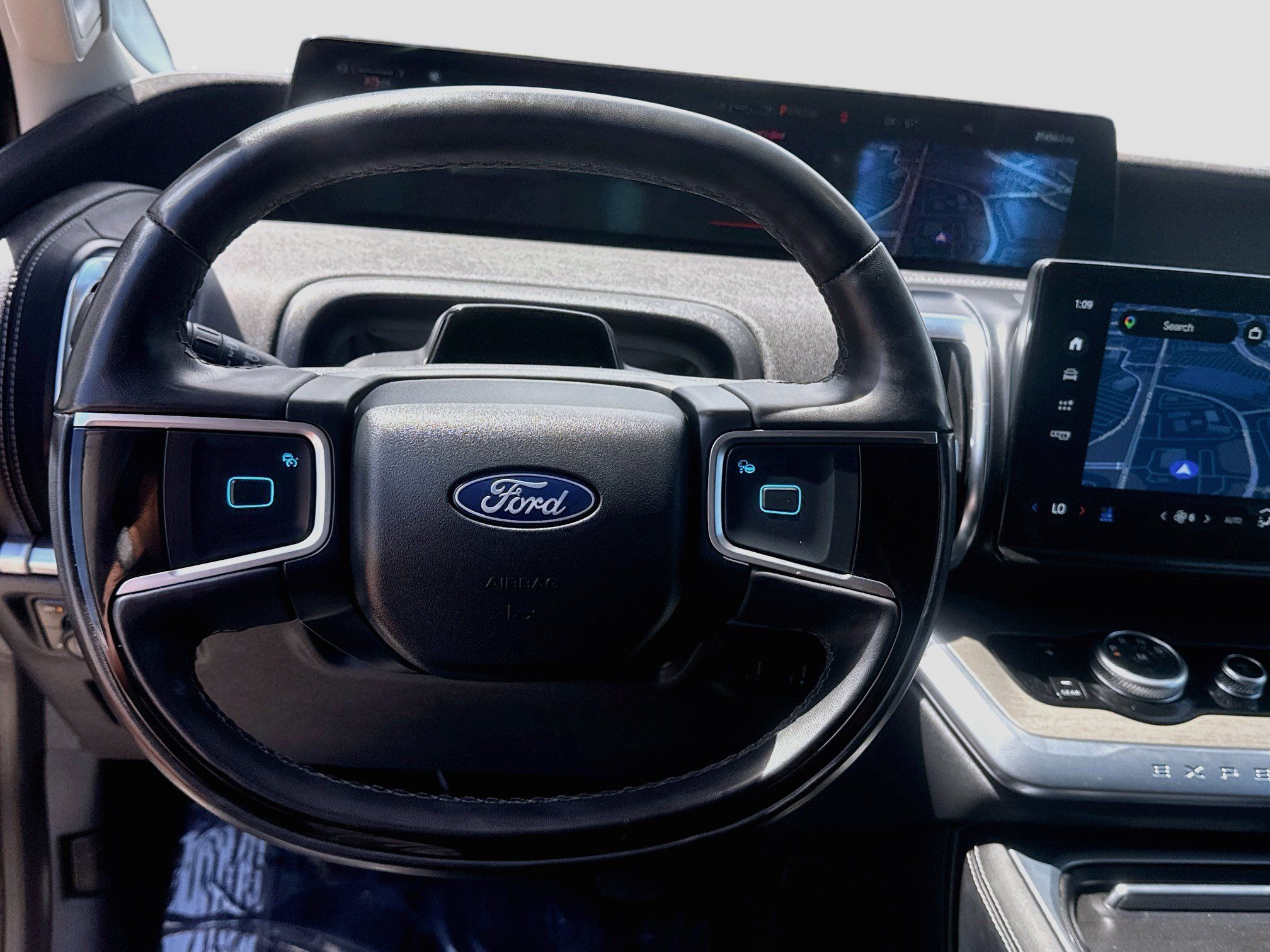 Used 2025 Ford Expedition Platinum AWD/4WD image 18
