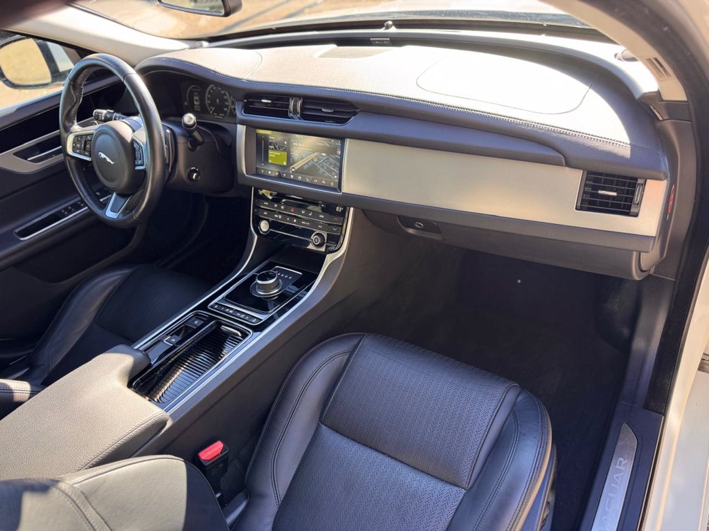 Used 2018 Jaguar XF Prestige AWD/4WD image 29