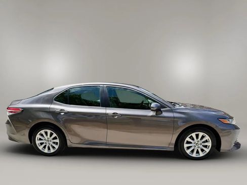 Used 2018 Toyota Camry LE FWD image 8
