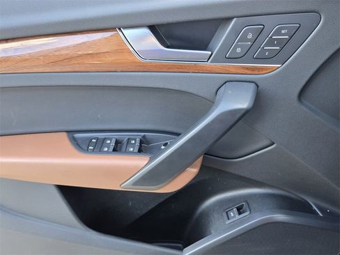 Used 2023 Audi Q5 2.0T Premium w/ Convenience Package image 28