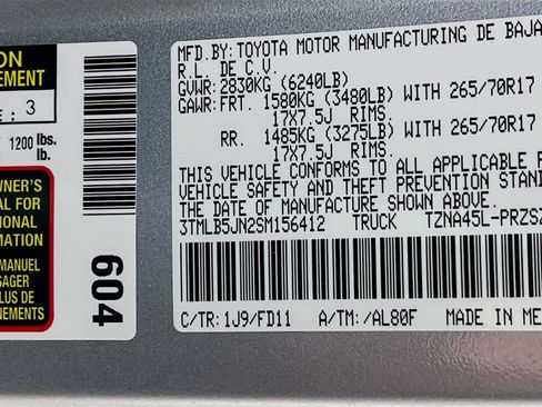Certified 2025 Toyota Tacoma TRD Off-Road AWD/4WD image 27
