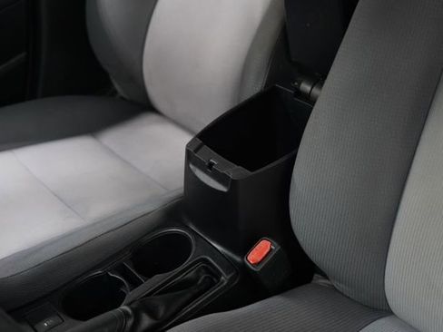 Used 2018 Toyota Corolla L FWD image 13