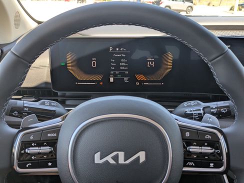 New 2026 Kia Carnival EX FWD image 34