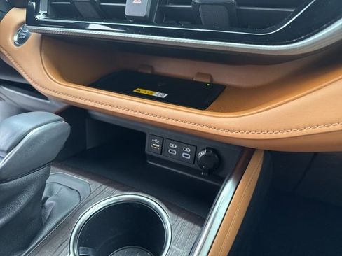 Used 2023 Toyota Highlander Platinum image 26