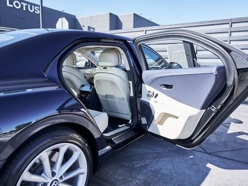 Used 2024 Bentley Flying Spur V8 AWD/4WD image 24