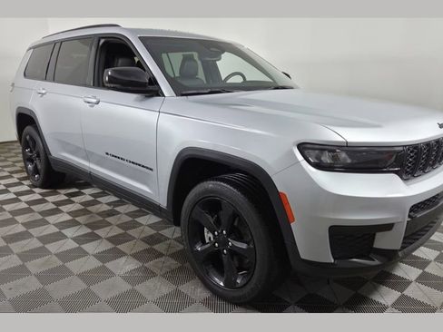 Used 2023 Jeep Grand Cherokee L Laredo image 1