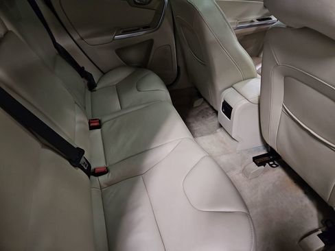Used 2016 Volvo XC60 T6 image 25