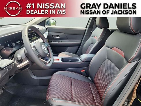 New 2025 Nissan Kicks SR image 7