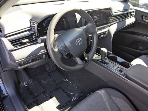 Used 2025 Toyota Camry LE image 10
