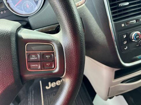 Used 2012 Dodge Grand Caravan SXT FWD image 19