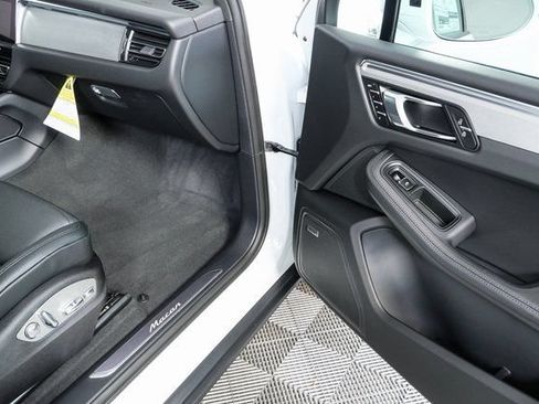 Certified 2026 Porsche Macan AWD/4WD image 25