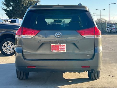 Used 2014 Toyota Sienna LE image 8