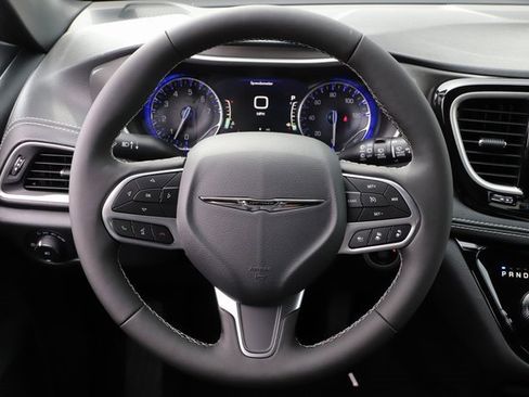 New 2026 Chrysler Pacifica Select image 25