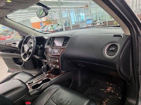 Used 2018 Nissan Pathfinder Platinum AWD/4WD image 8